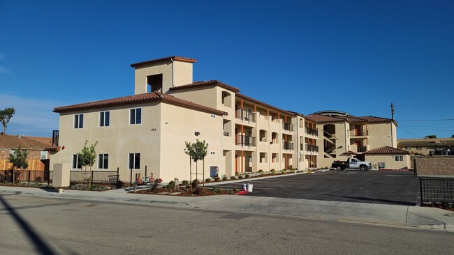 Pioneer Street Apartments - Pioneer Street Apartments Unit 2