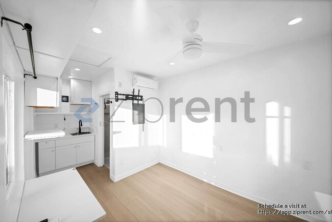 Photo - 2755 Sanborn Ave