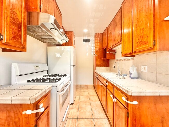 Photo - 1278 N Van Ness Ave Unit 2