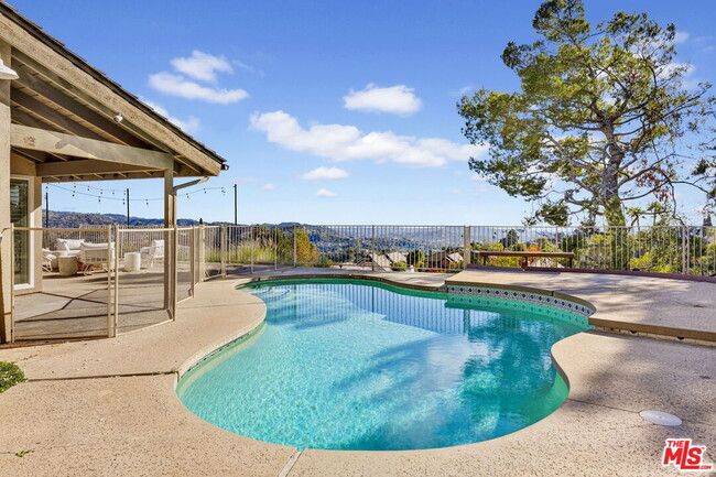 Photo - 906 Whitehaven Terrace