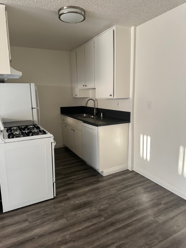 Photo - 401 W 6th St