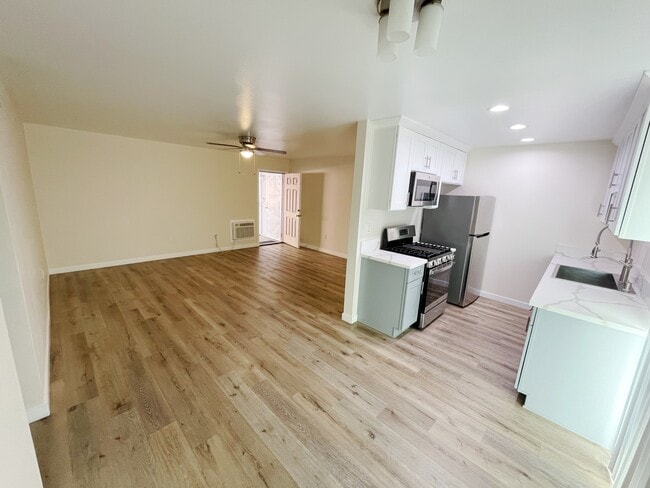 Photo - 13391 El Prado Ave Unit B