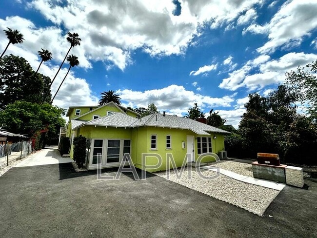 Building Photo - 607-611 N. El Molino Avenue