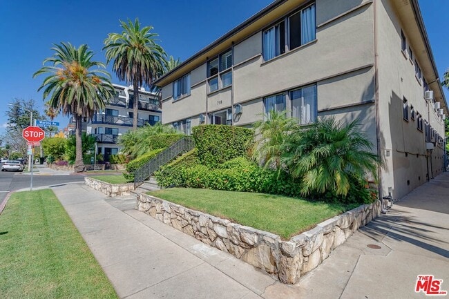 Photo - 758 N Hudson Ave