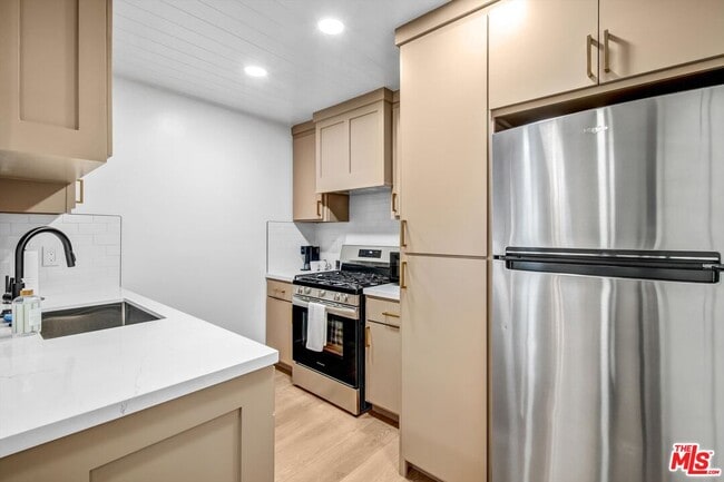 Photo - 1083 Montauk Ln