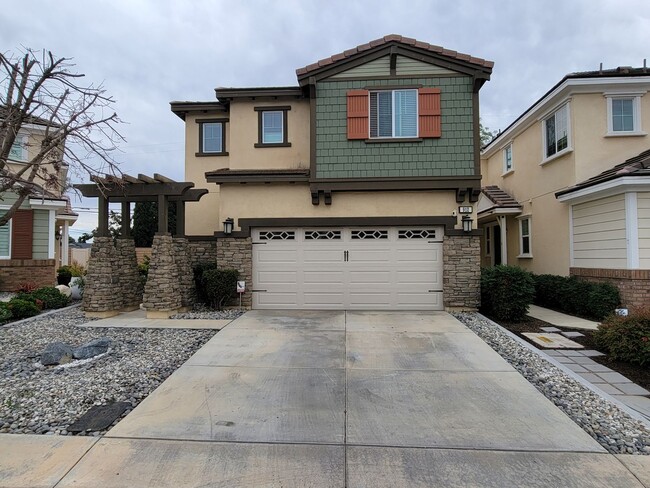 Building Photo - Highly Upgraded 3 Br 2 car garage