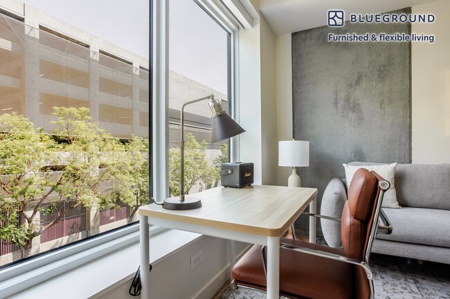 Photo - 6390 De Longpre Ave Unit FL3-ID1400