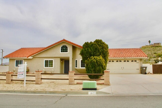 Comfortable and Spacious 3 bed 2 bath home! - Comfortable and Spacious 3 bed 2 bath home!