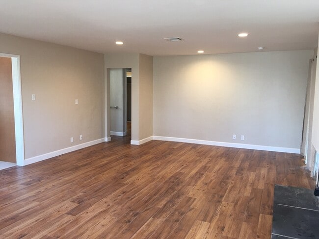 Photo - 5012 Sepulveda Blvd