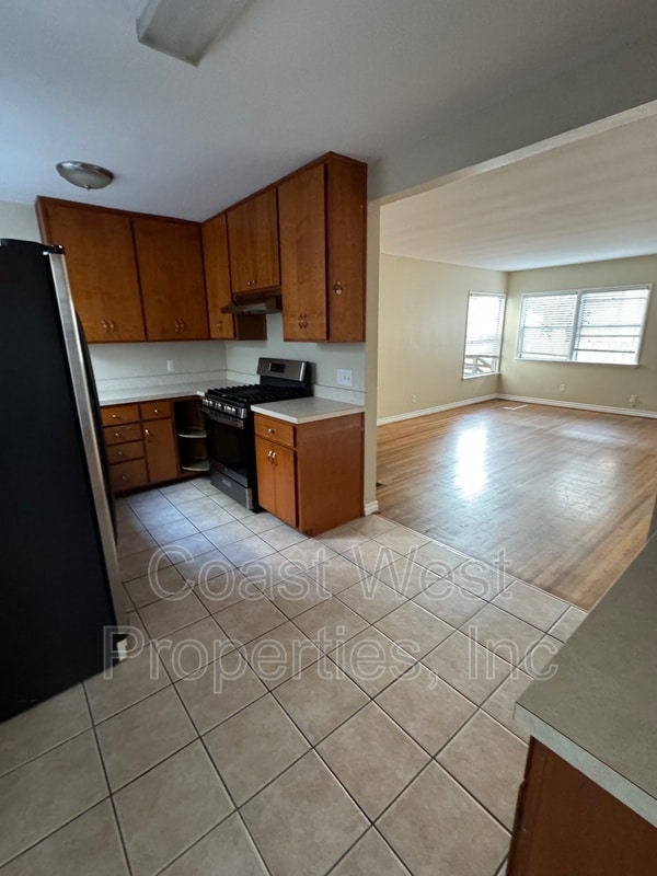 Photo - 1047 Loring St