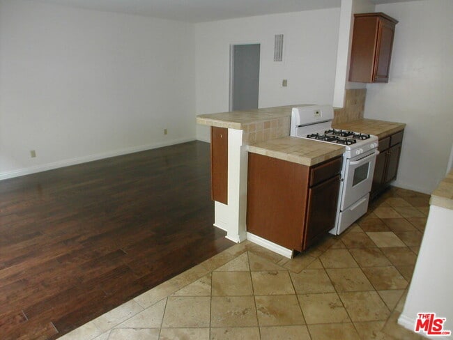 Photo - 3745 Keystone Av Unit 3