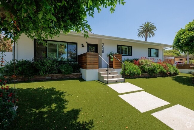 Building Photo - Charming 2BR/2BA + Bonus Room Home in Coas...