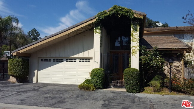 Building Photo - 1408 Valley View Rd Unit 2