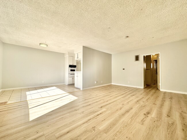 Building Photo - 322 S Commonwealth Ave Unit 9 Rental