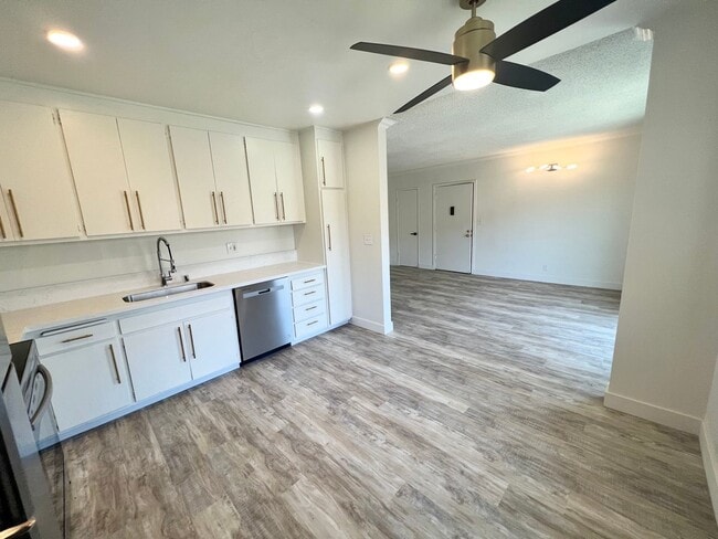 Photo - 3359 Mentone Ave Unit 6