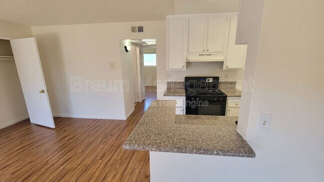 Photo - 14801 Delano St Unit 9