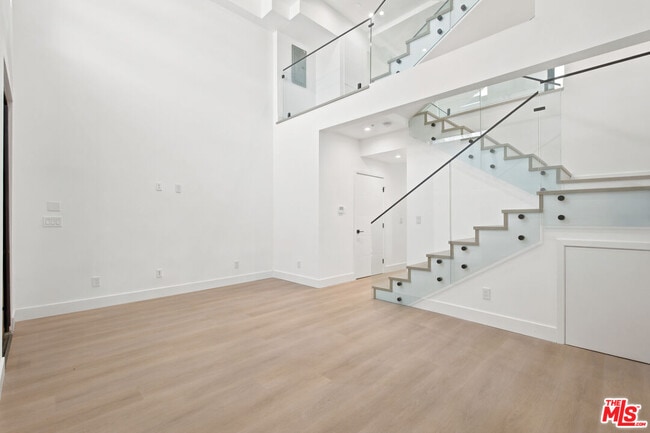 Photo - 1159 N Formosa Ave Unit 4