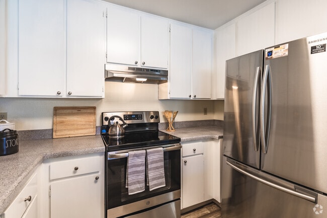 Kitchen - Arbors Apartments