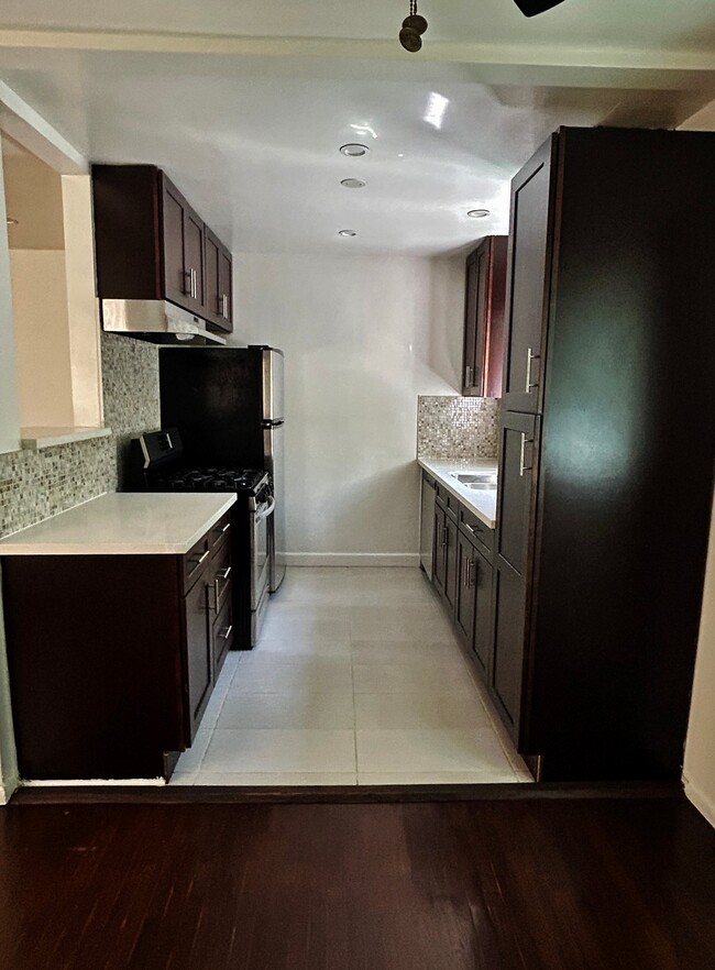 Photo - 1231 N Formosa Ave Unit 10