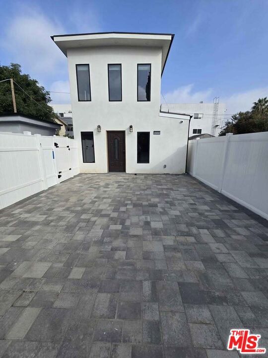 Building Photo - 14121 Califa St