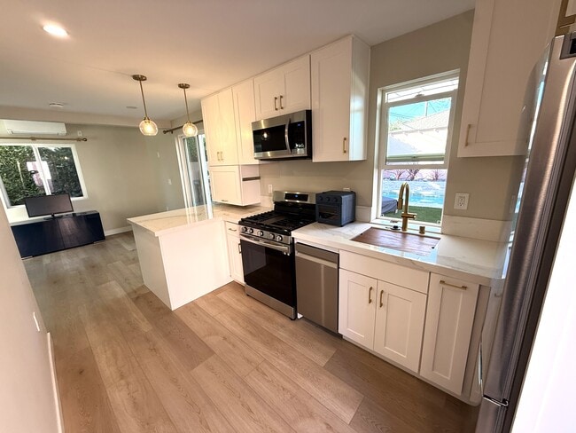 Photo - 8509 Croydon Ave