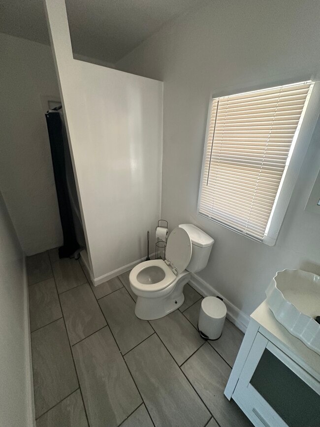Photo - 17705 Superior St