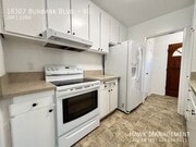 Photo - 18307 Burbank Blvd