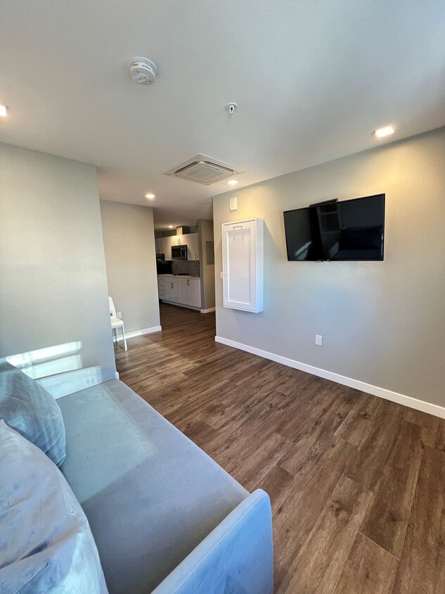 Floor Plan - 434-307/407