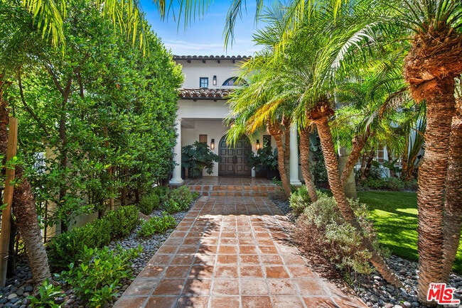 Building Photo - 9928 Toluca Lake Ave