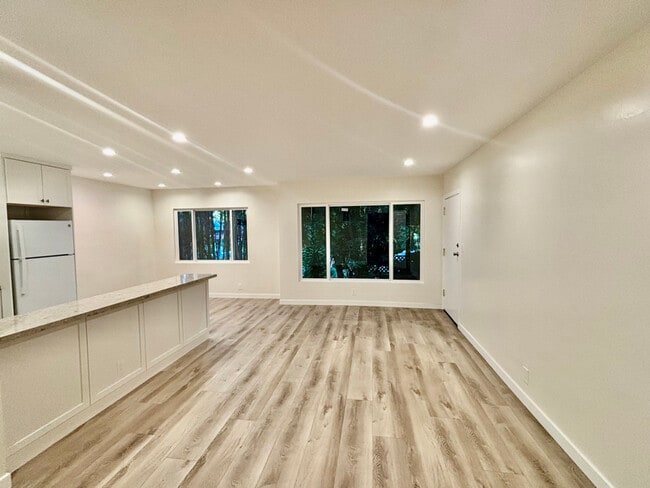 Photo - 2488 Beachwood Dr Apartment Unit 1
