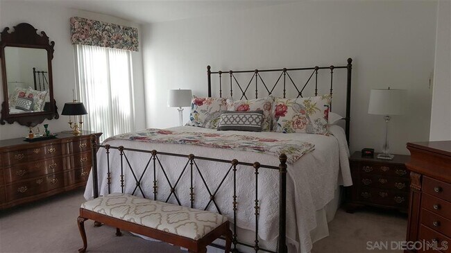 Master bed room - 5157 Renaissance Ave