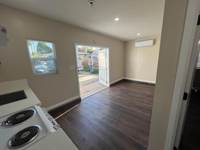 Photo - 3456 Madison St