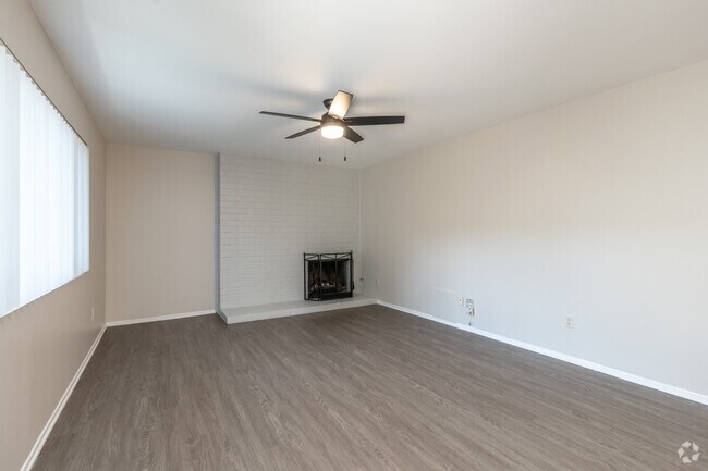 2BR, 2BA - 980SF - Living Room - Richelieu Apartments