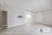 Photo - Lovely Condo on 2nd block in Downtown Hunt... Unit D