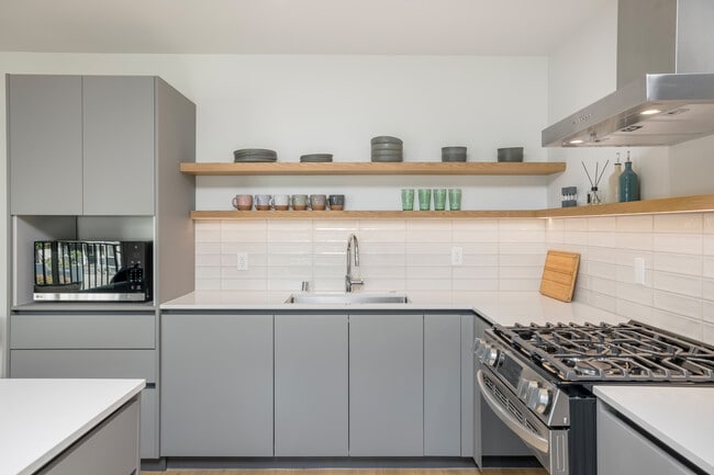 Photo - 1422 Tamarind Ave