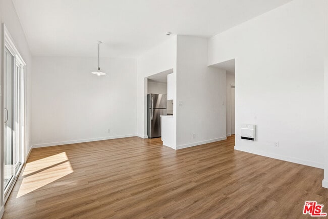 Building Photo - 836 Ashland Ave Unit 6