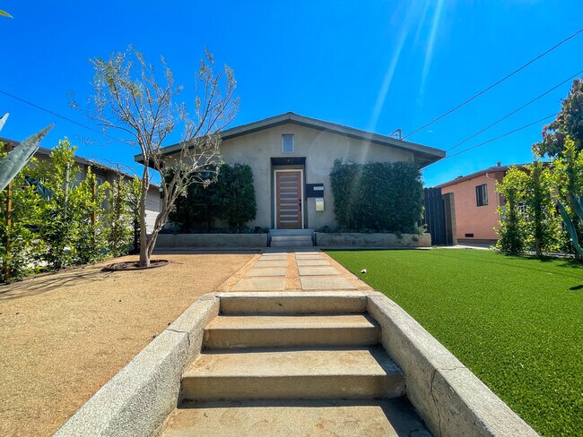 Photo - 958 Camulos St