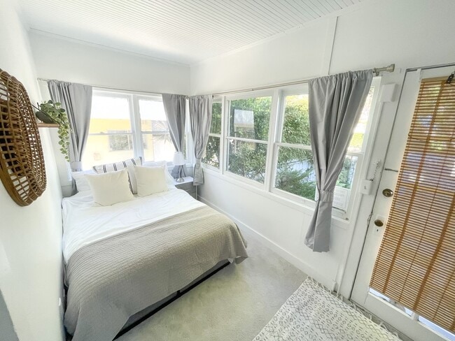 Photo - 2102 6th St Unit 1