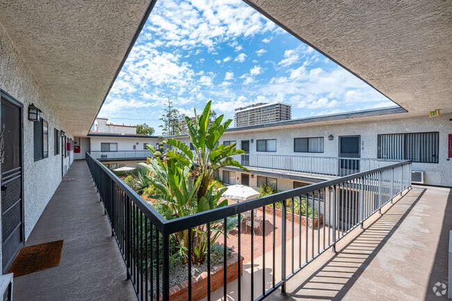 Alternate Community Image - Villa D'Roga