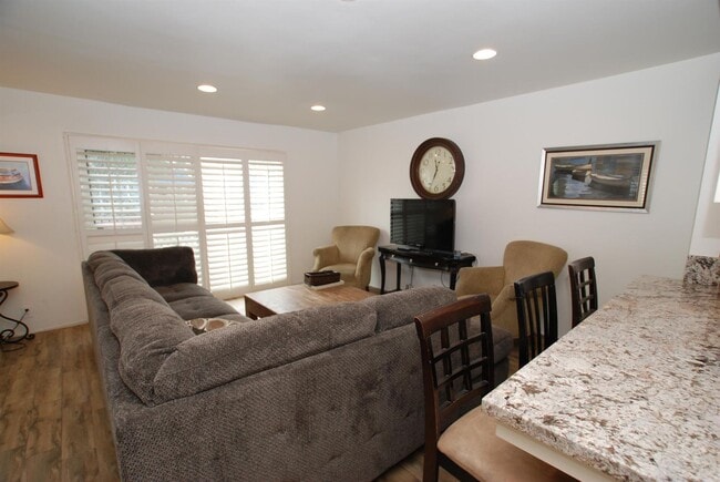 Photo - 9 month winter lease on Balboa Peninsula! No yearly leases Unit A
