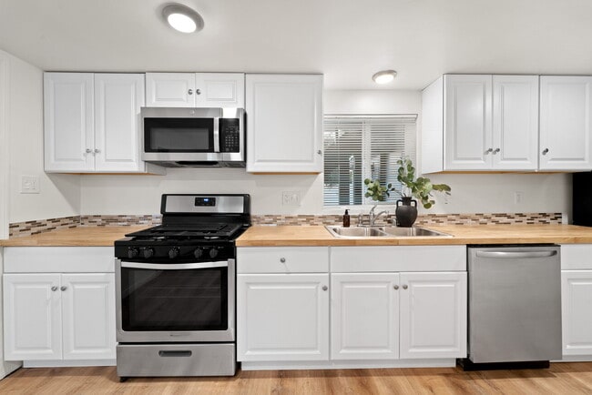 Kitchen, window looking out to the backyard - 4510 48th St Unit 1BR