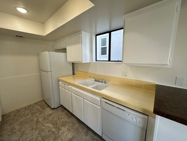 Photo - 135 N Swall Dr Unit 104
