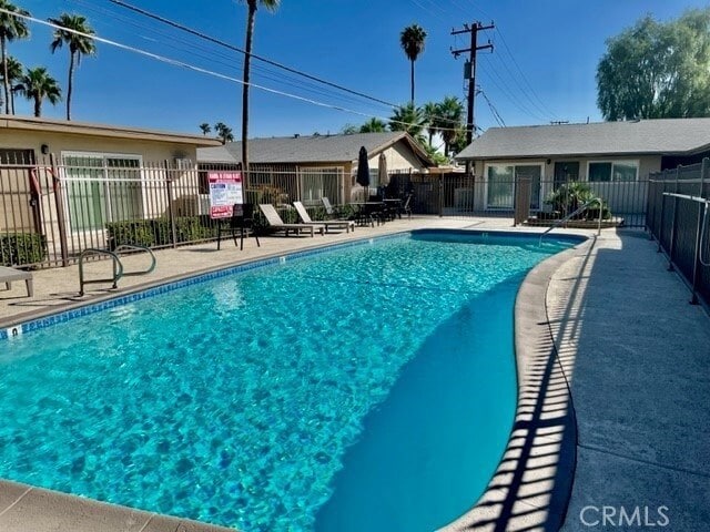 Building Photo - 685 E Vista Chino Unit 1