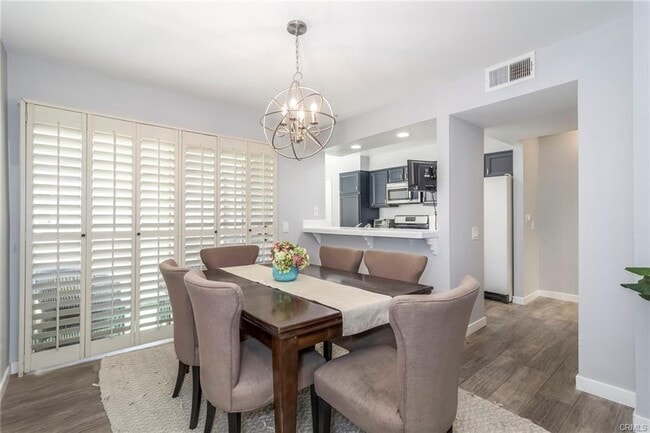 Photo - 5455 Sylmar Ave