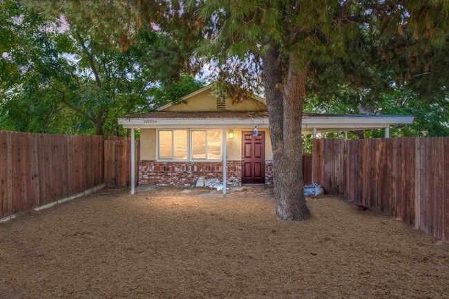 Building Photo - 14993 Yucca Ave Unit #B