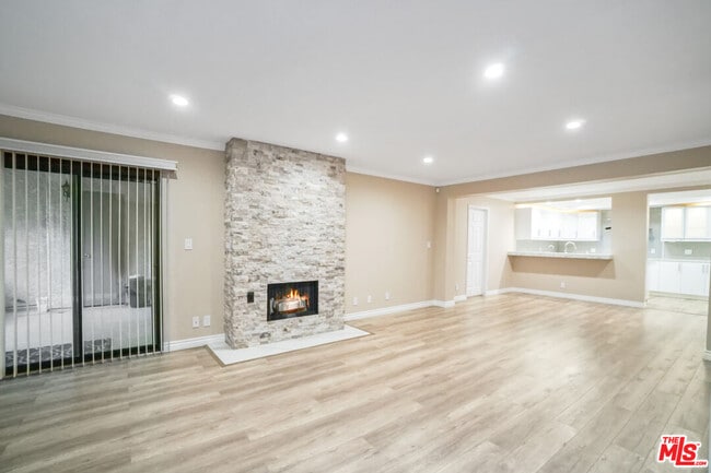 Photo - 15233 Magnolia Blvd Unit 102