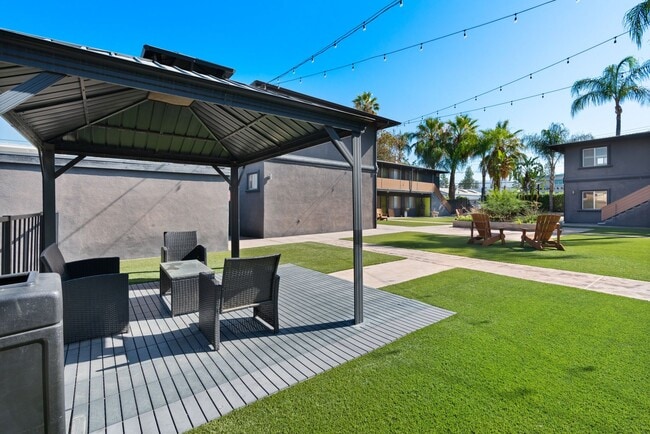 Photo - Annex on Chicago