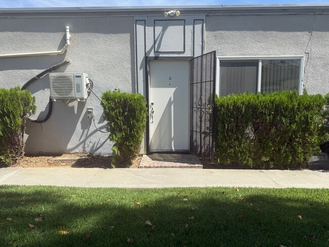 Building Photo - 4738 Elderwood Ct Unit A