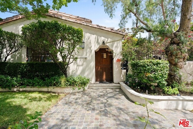 Photo - 312 S El Camino Dr House