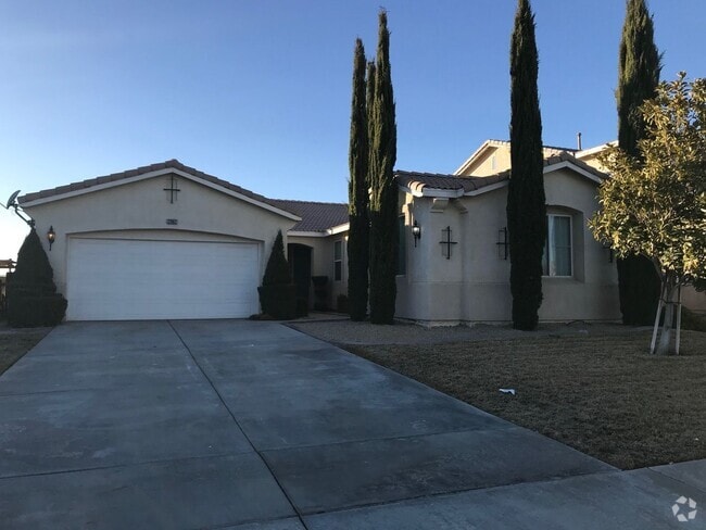Building Photo - 3 BEDROOM VICTORVILLE HOME IN SPRING VALLE...